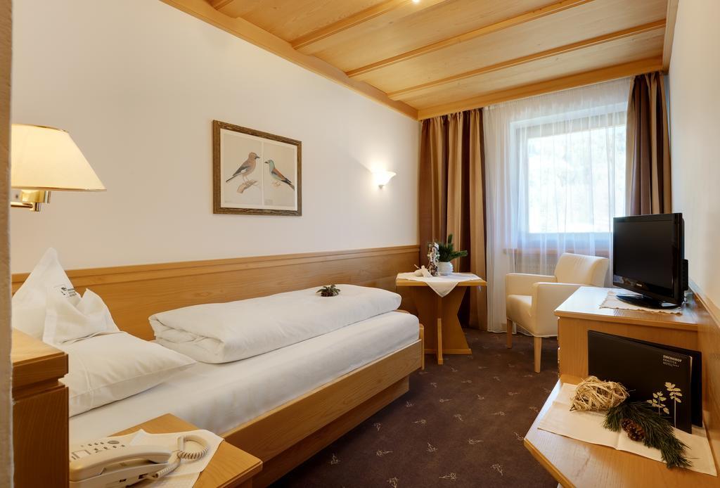 Kraeuterhotel Zischghof Obereggen Esterno foto