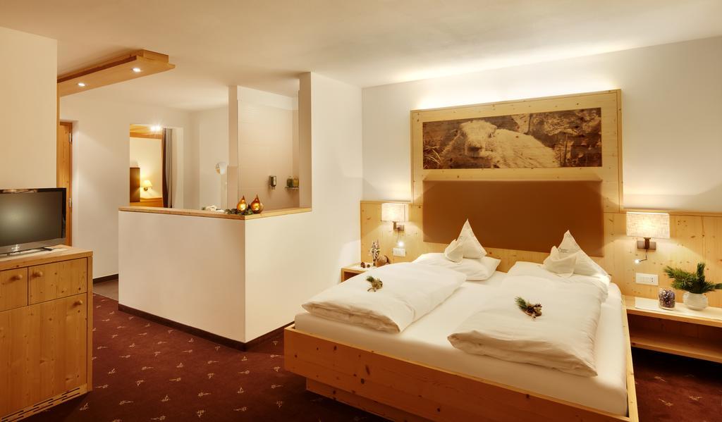 Kraeuterhotel Zischghof Obereggen Esterno foto