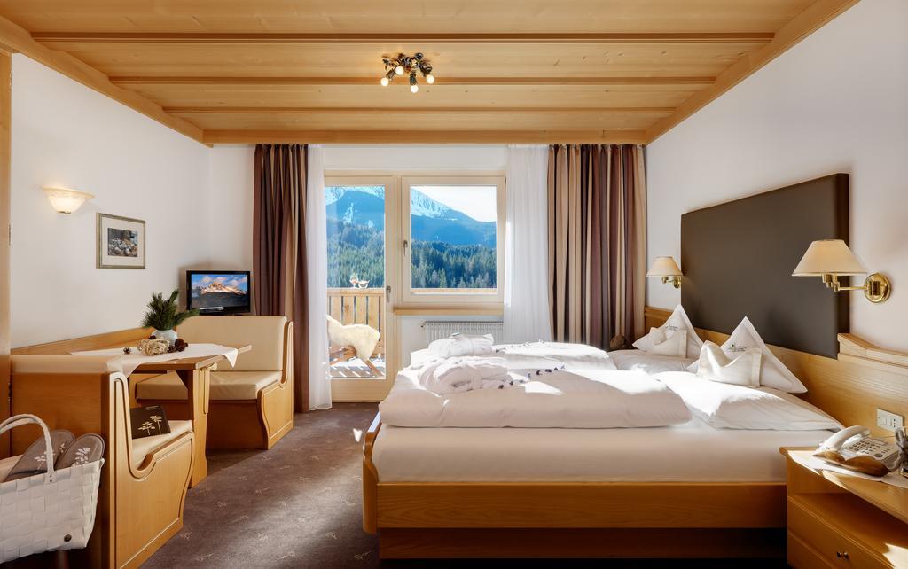 Kraeuterhotel Zischghof Obereggen Esterno foto