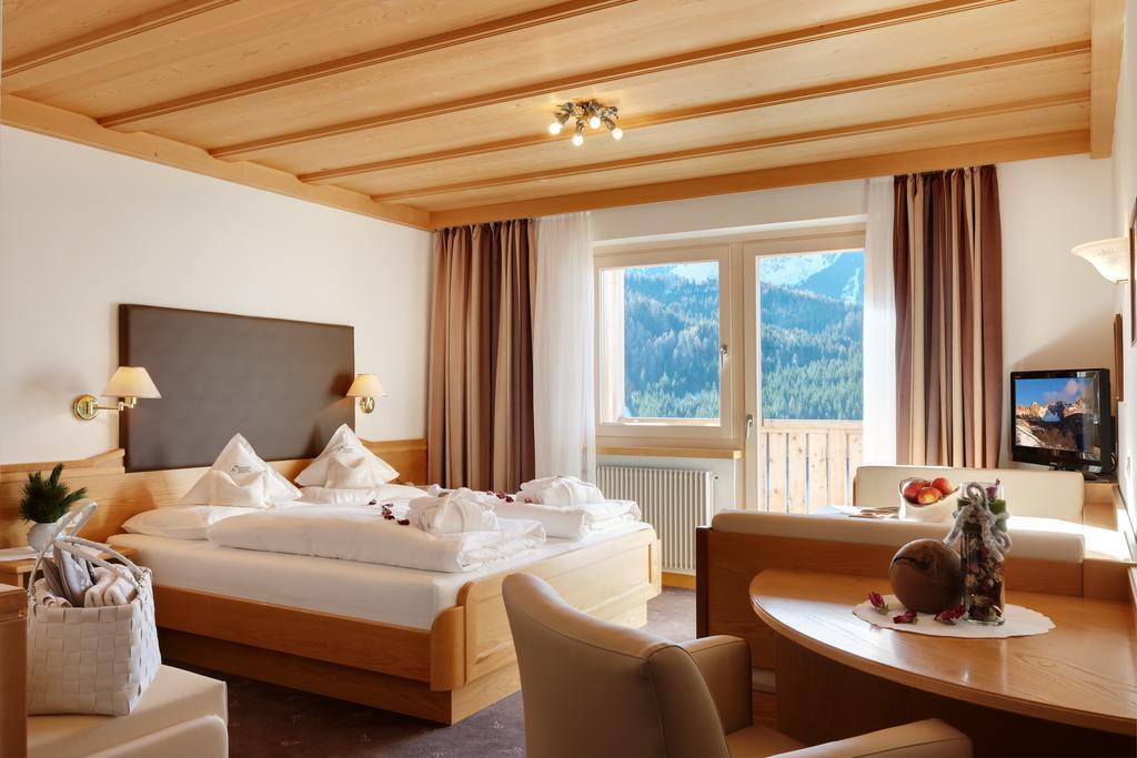 Kraeuterhotel Zischghof Obereggen Esterno foto